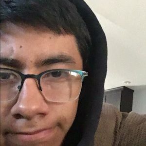 Meet your Posher, Moises